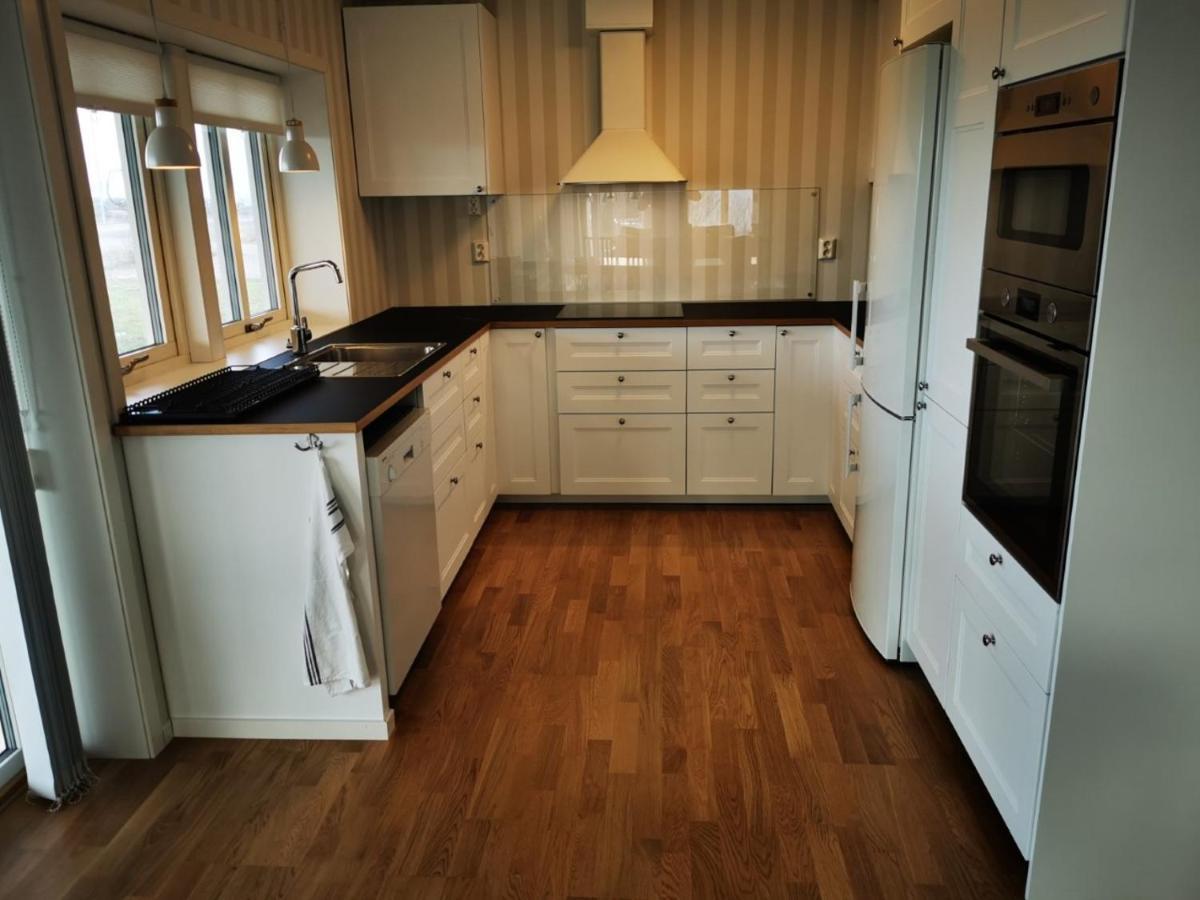 Villa Neptuni Rumsuthyrning Byxelkrok Esterno foto